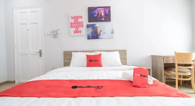 RedDoorz Plus @ Nguyen Van Troi, Забронировать Отель Отели Хошимина 3 звезды, 3*