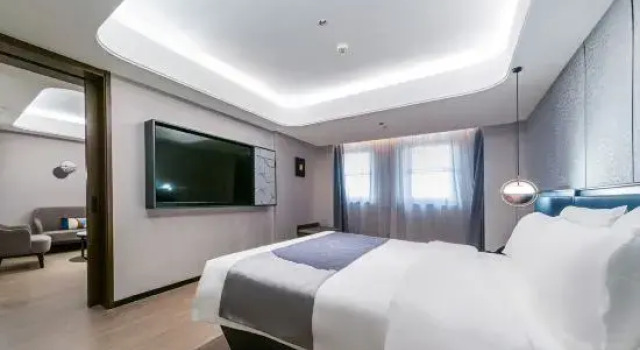 Люкс Yitel Collection Hotel (Jinan Daming Lake Baotu Spring)