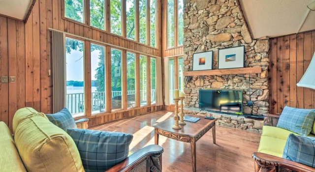Quaint Lake Norman Home w/ Boat Dock + Grill!, Забронировать Дом для отпуска Коттеджи Лейк-Норман-оф-Катобы, Коттедж