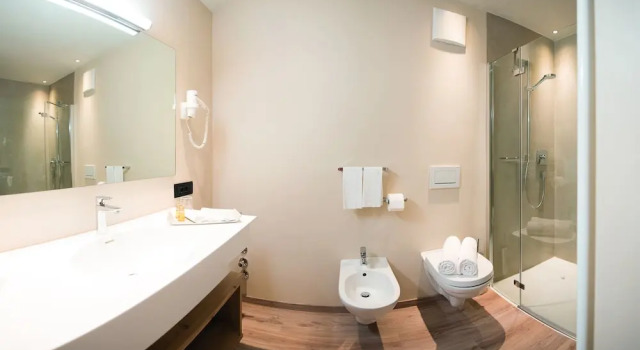 Четырёхместный номер Superior с балконом и с видом на горы Hotel Condor