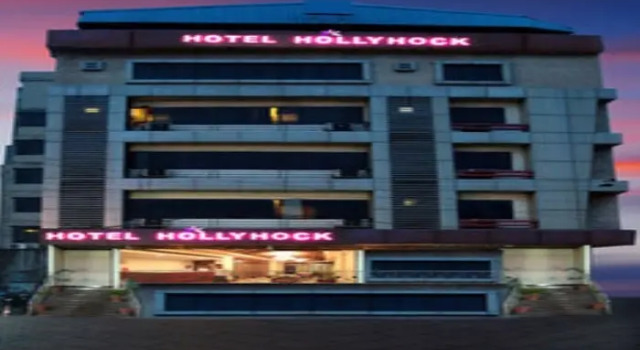 Hotel Hollyhock