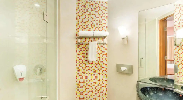 Standard Twin room ibis Semarang Simpang Lima