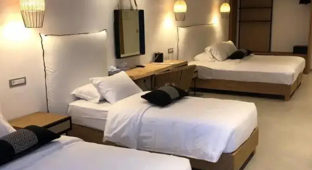 Четырёхместный номер Deluxe с балконом и с видом на море The George Hotel Mykonos