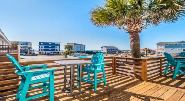 The Beach House at Oak Island by North State Hospitality, Забронировать Отель Остров Оук Северная Каролина