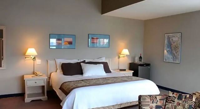 Люкс с видом на океан Quarterdeck Inn Port Hardy