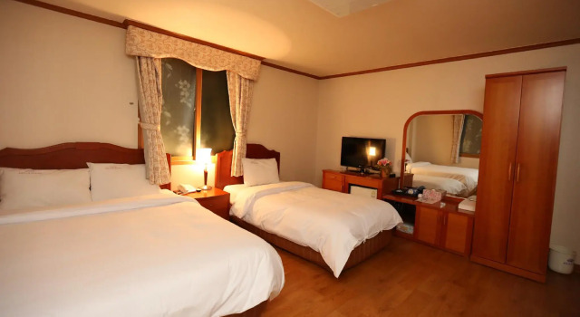 Двухместный семейный номер Standard Munkyung Tourist Hotel
