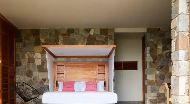 Premium huone parvekkeella puutarhanäkymä Cocolia Hotel