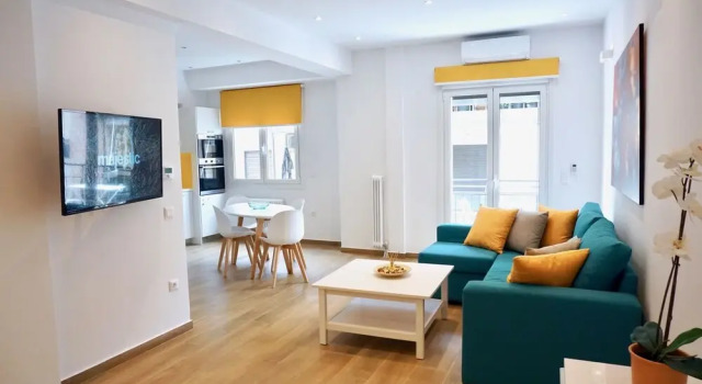 Warm & Spacious Apt in Athens