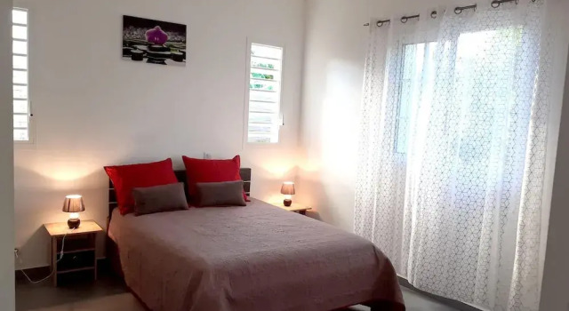 Villa with 3 Bedrooms in Saint-François, with Wonderful Sea View, Private Pool, Enclosed Garden, Rezerwuj Willa Hotele w Grande-Terre z basenem, Basen