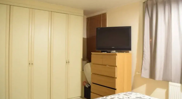 Homely 2 Bedroom House in Greenwich
