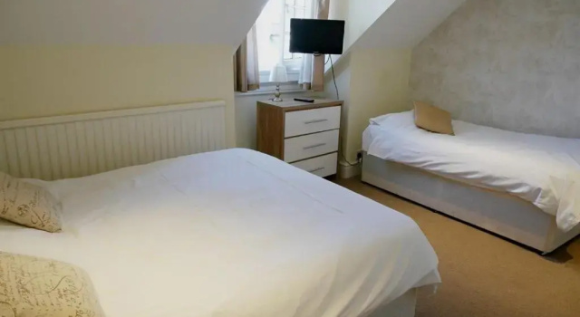 Трёхместный номер Standard The Saracens Head Hotel