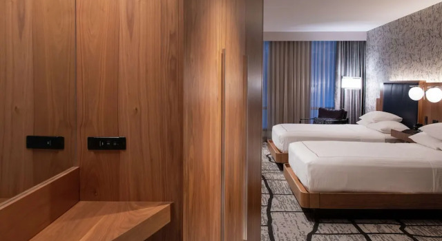 Четырёхместный номер Corner The Charter Hotel Seattle, Curio Collection By Hilton