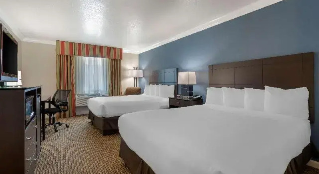 Номер Standard с балконом Best Western Colonial Inn