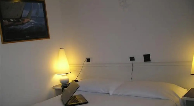 Одноместный номер Economy с балконом Hotel Luxor