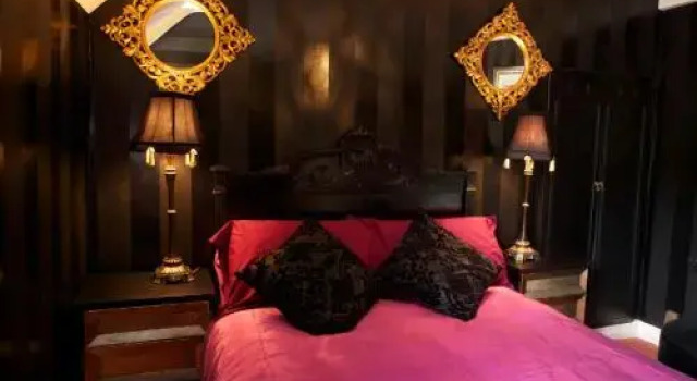 The Red Door Country House, Book Hotel Fahan 