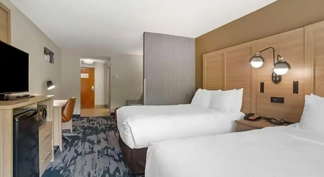 Люкс семейный Comfort Suites At WestGate Mall