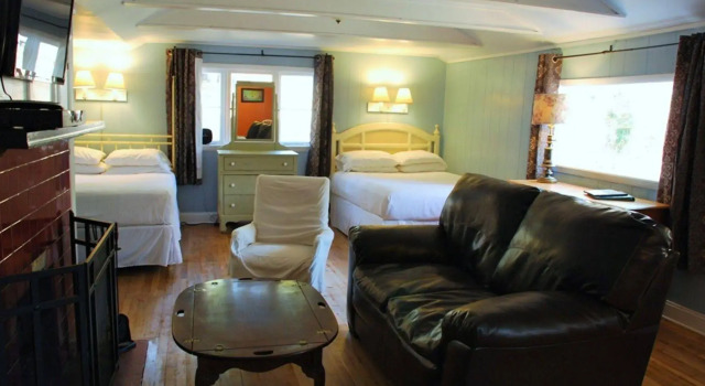 The Pines Cottages, Забронировать Дом для отпуска Отели Ашвилл с парковкой, Парковка