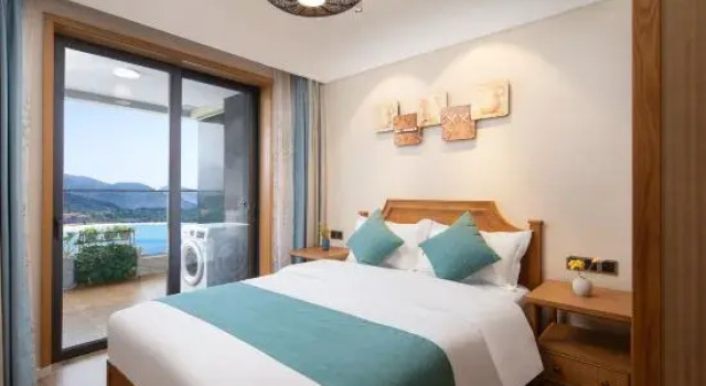 Люкс с 3 комнатами с видом на море Wanning Shan Yuehai Hotel (Riyue Bay Branch)