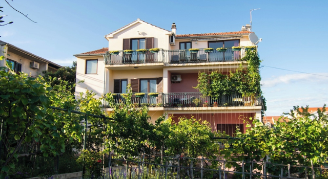 Apartments Green Garden, Забронировать Апартаменты/квартира Отели Водице с парковкой, рядом с Частный Пляж Отеля «Кристина», Парковка
