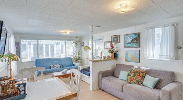 Коттедж Quaint Avalon Cottage < Half-mi to Beaches!