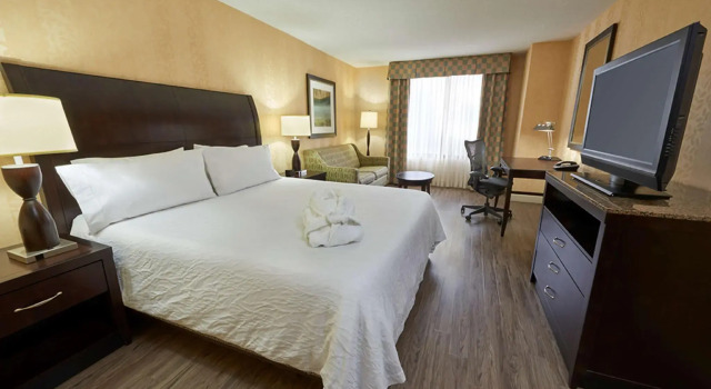 Двухместный номер Standard Revery Toronto Downtown, Curio Collection by Hilton