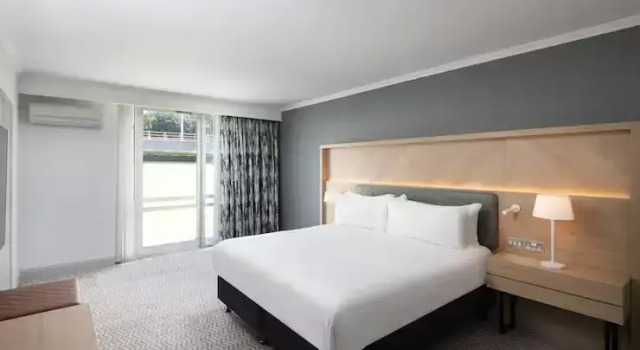 Номер Superior Hilton Northampton Hotel
