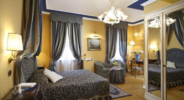 Двухместный номер Classic с видом на канал Hotel Ca dei Conti