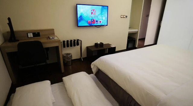 Номер Economy Audi Garden Business Hotel