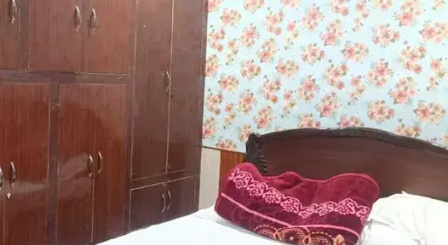 Jay Durga Guest House, Забронировать Гостевой дом Варанаси штат Уттар-Прадеш, рядом с Bharat Mata Temple