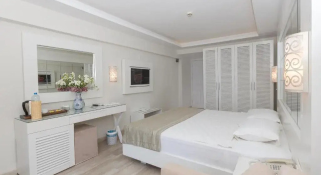 Четырёхместный номер Standard с видом на сад Hotel Mavi Deniz