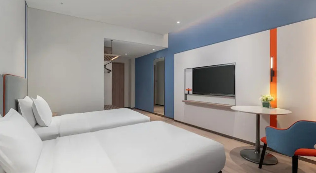 Четырёхместный номер Standard Holiday Inn Express Chongqing Liangjiang Yufu by IHG