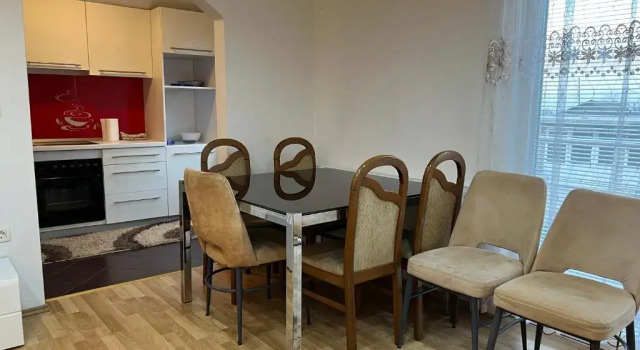 Apartmani Piramida Mjeseca i Sunca, Забронировать Отель Отели Високо с парковкой, Парковка