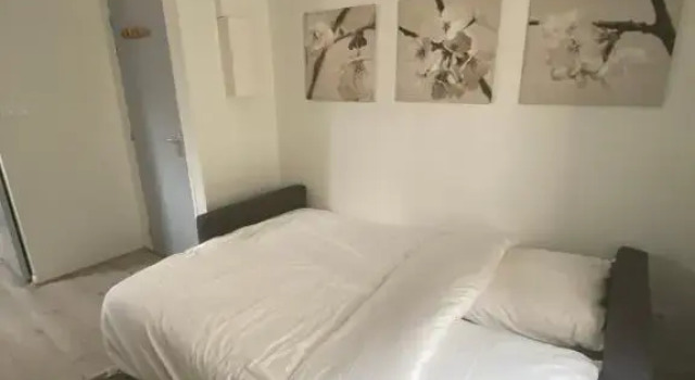 Joli Studio Calme Et Lumineux