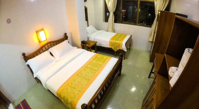 Семейный номер Standard May Shan Hotel