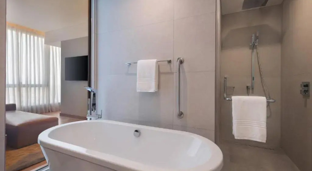 Люкс Courtyard by Marriott Culture Village, Dubai