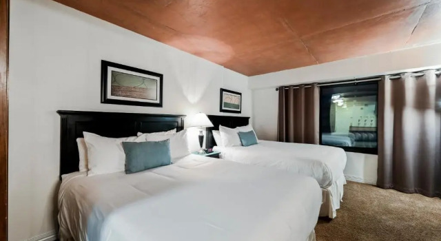 Апартаменты Deluxe StripViewSuites at Jockey Club