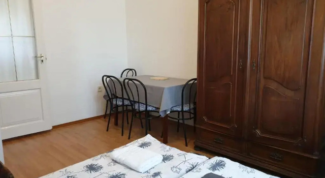Fertődi Kúria Vendégház, Book Hotel Hoteller i Western Transdanubia med parkering, Parkering