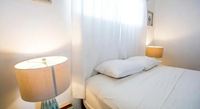 True BEACHFRONT cozy - 1 Bedroom Apt