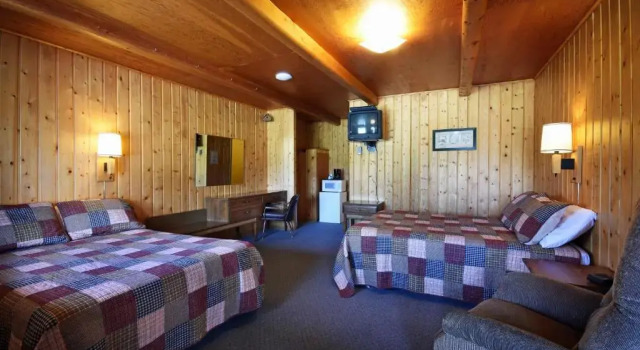 Четырёхместный номер Standard Sportsman Lodge Melrose MT