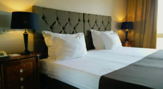 Двухместный номер Standard Golden Tulip Porto Gaia