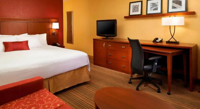 Номер Standard Courtyard by Marriott Louisville East