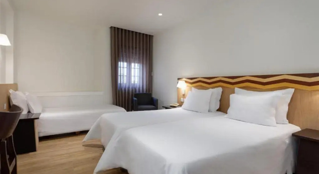 Трёхместный номер Standard Hotel Aveiro Center by Alboi Group