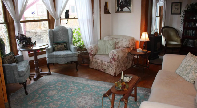Rose Arbour Bed & Breakfast, Varaa Hotelli Hotellit New England uima-altaalla, Uima-allas