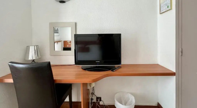 Двухместный номер Comfort Hotel Colbert