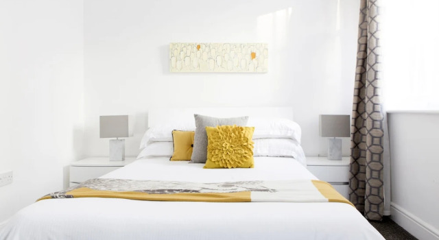 Deluxe Suite LETS Cambridge Central Studio