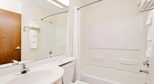 Двухместный люкс Microtel Inn & Suites by Wyndham Middletown
