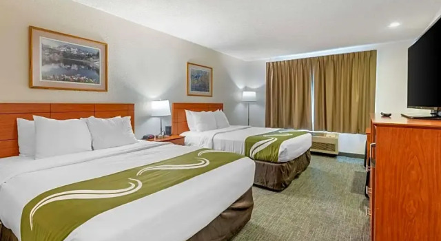 Четырёхместный номер Business Quality Inn & Suites Canon City