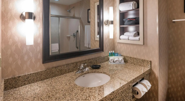Четырёхместный номер Standard Holiday Inn Express Hays by IHG