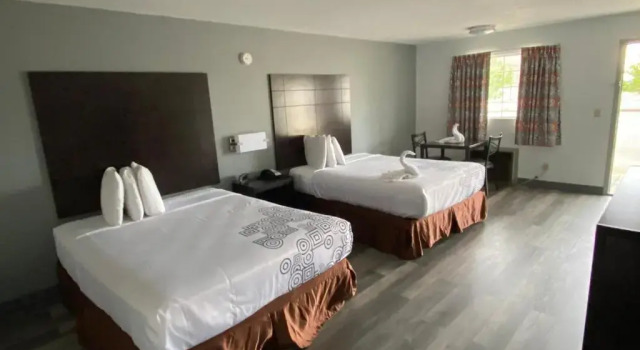 Четырёхместный номер Standard Howard Johnson by Wyndham Branson Theatre District