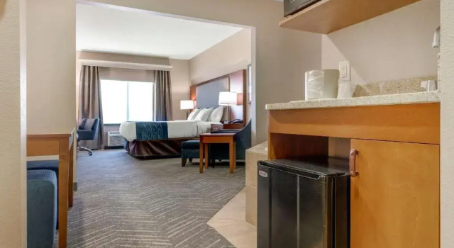 Люкс Comfort Inn & Suites Mountain Iron and Virginia
